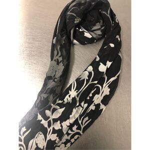 Silk-Route Women’s Black and Silver Floral and Vine Large Scarf with tassel trim